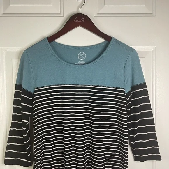 Maurice striped top with 3/4 length sleeve. Has‎ a solid color on top. - Picture 2 of 7